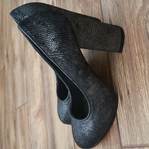 Isola Hayley Black Silver Metallic Soft Block Heel Woman Size 8.5 - Picture 2 of 9